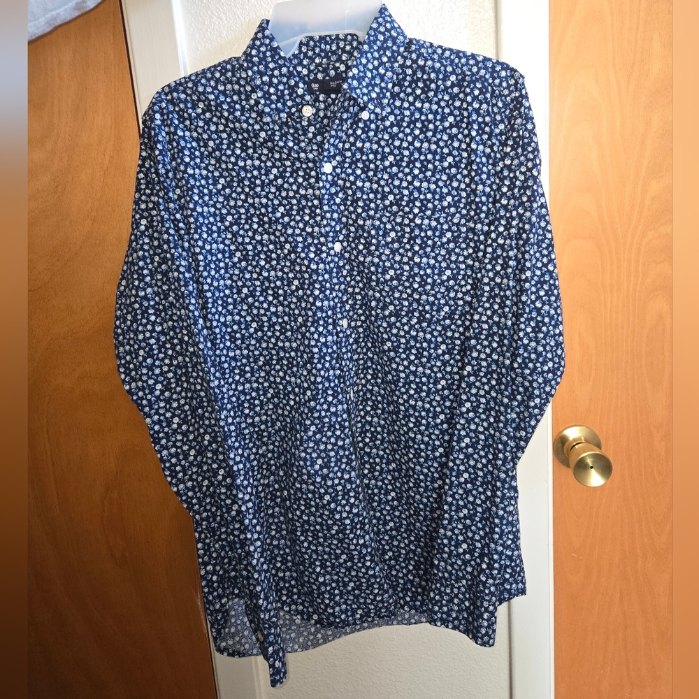 GAP Blue and White Floral Casual Button Down Shirt Long Sleeve